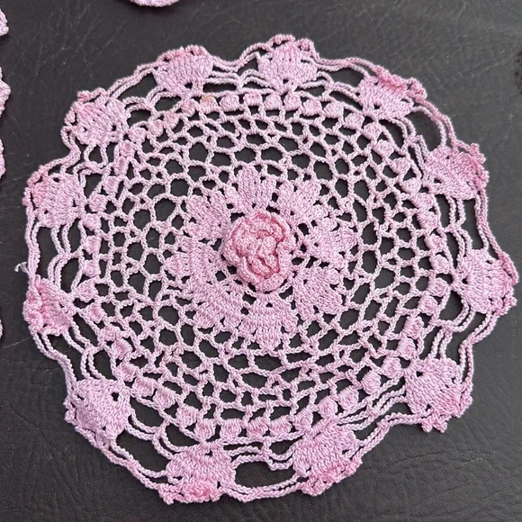 💕💕💕Beautiful pink embroidered doilies set of three Handmade - Picture 4 of 7